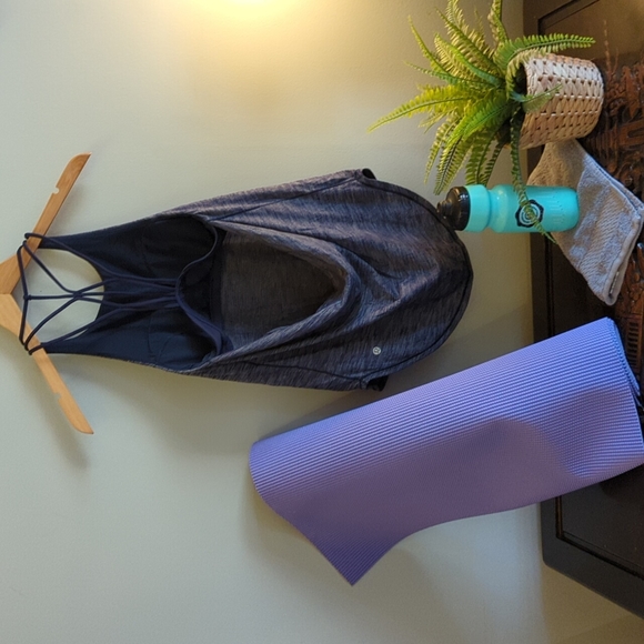 lululemon Size 6 Built in Bra Low Back with Criss Cross Strap Detail Tank - Picture 3 of 6